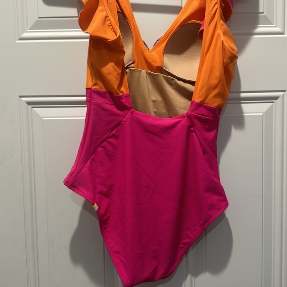 Summersault ruffle backflip long torso - Picture 8 of 12